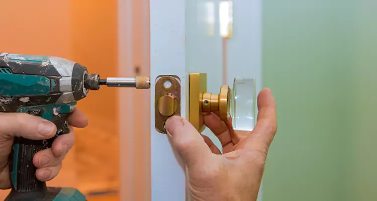 Broken Door Knob Fix in Four Corners, FL
