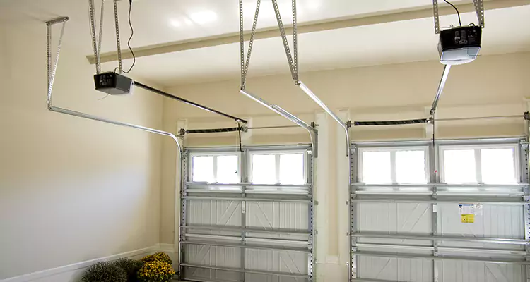 Residential Emergency Garage Door Repair in Four Corners, FL