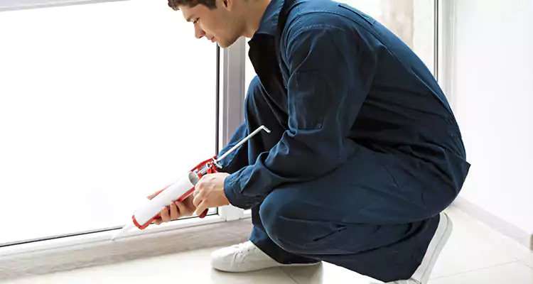 Window Glass Caulk Repair in Four Corners, FL