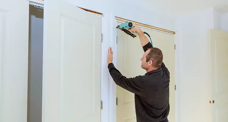 Top Rated Door Fixing ServiceFixing Garage Door Track in Four Corners, FL