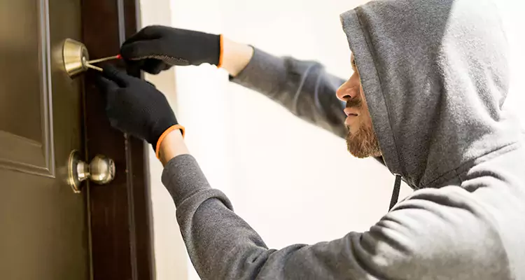 Emergency Motel Lock Repairs—Available 24/7 in Four Corners, FL